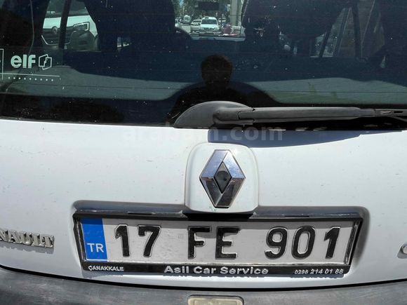 Saf Benzinli Clio Kitapçıkları Üstünde
