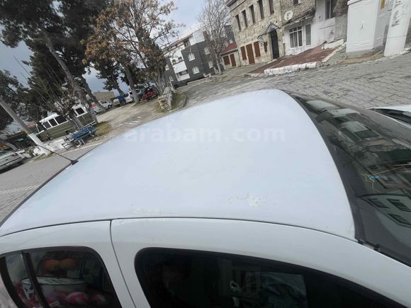 Saf Benzinli Clio Kitapçıkları Üstünde