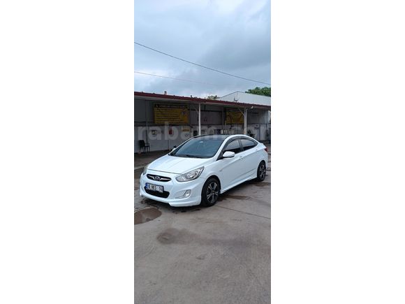 Sahibinden Hyundai Accent Blue 1.4 CVVT Mode 2011 Model Bursa 210000 km Beyaz