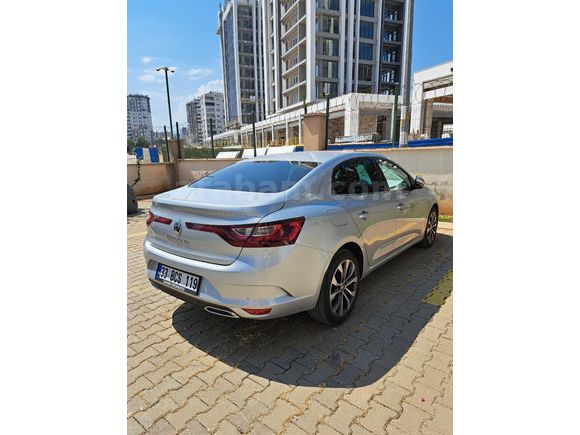 Öğretmenden temiz Renault Megane 1.3 TCe Icon 2025 Model