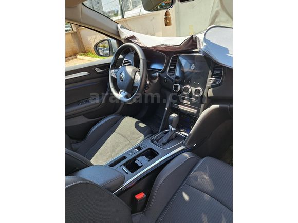 Öğretmenden temiz Renault Megane 1.3 TCe Icon 2025 Model