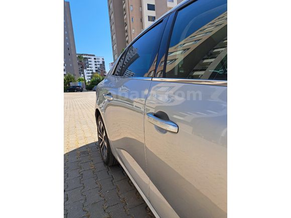 Öğretmenden temiz Renault Megane 1.3 TCe Icon 2025 Model