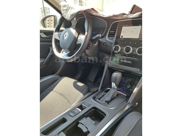 Öğretmenden temiz Renault Megane 1.3 TCe Icon 2025 Model