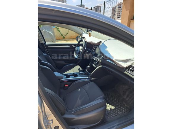 Öğretmenden temiz Renault Megane 1.3 TCe Icon 2025 Model