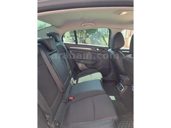 Öğretmenden temiz Renault Megane 1.3 TCe Icon 2025 Model
