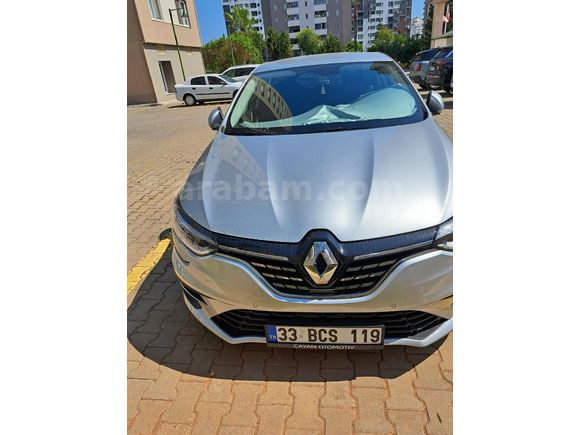 Öğretmenden temiz Renault Megane 1.3 TCe Icon 2025 Model