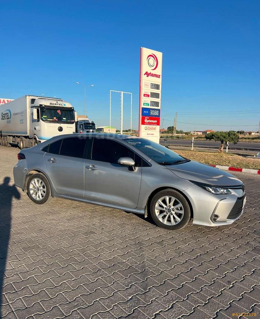 Galeriden Toyota Corolla 1.5 Dream X-Pack 2023 Model Malatya 95.000 km Gri 2