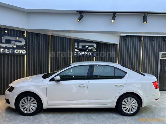 BOYASIZ 2017 MODEL SKODA OCTAVİA 1.2 TSİ AMBİTİON