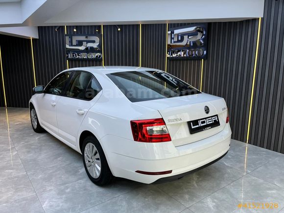 BOYASIZ 2017 MODEL SKODA OCTAVİA 1.2 TSİ AMBİTİON