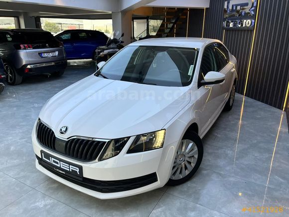 BOYASIZ 2017 MODEL SKODA OCTAVİA 1.2 TSİ AMBİTİON