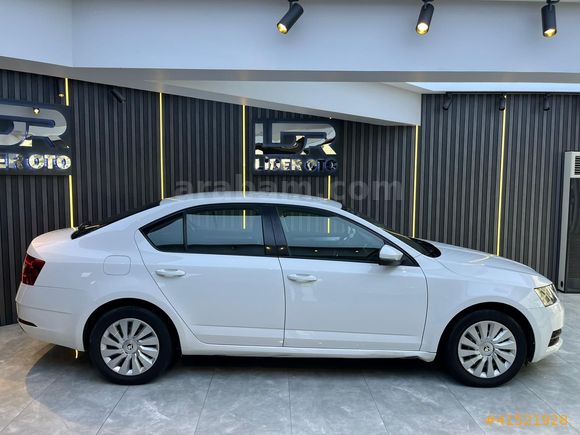 BOYASIZ 2017 MODEL SKODA OCTAVİA 1.2 TSİ AMBİTİON