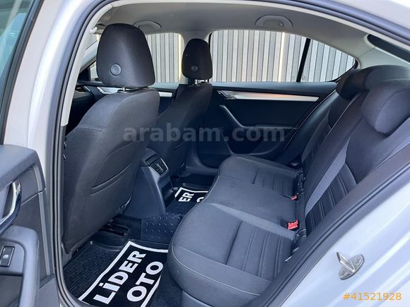 BOYASIZ 2017 MODEL SKODA OCTAVİA 1.2 TSİ AMBİTİON