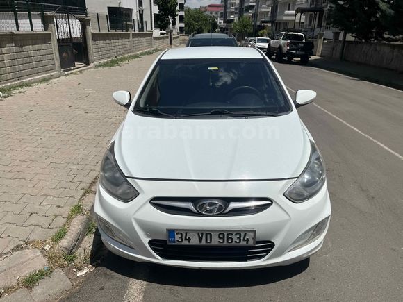 Sahibinden Hyundai Accent Blue 1.6 CRDI Mode 2011 Model  177.000 km Beyaz