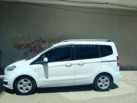 Sahibinden Ford Tourneo Courier 1.5 TDCi Delux 2016 Model  125.700 km Beyaz