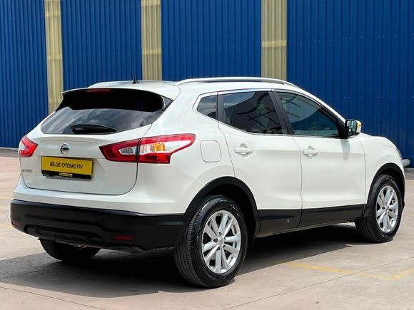 Sadece 62.000km // 2015 Qashqai 1.2 DIG-TEKNA SKYPACK // BOYASIZ