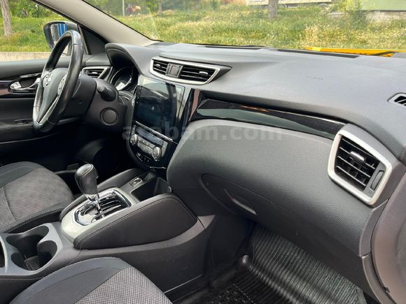 Sadece 62.000km // 2015 Qashqai 1.2 DIG-TEKNA SKYPACK // BOYASIZ