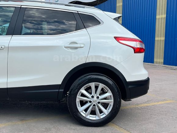 Sadece 62.000km // 2015 Qashqai 1.2 DIG-TEKNA SKYPACK // BOYASIZ