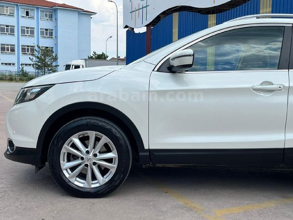 Sadece 62.000km // 2015 Qashqai 1.2 DIG-TEKNA SKYPACK // BOYASIZ