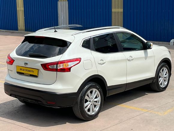 Sadece 62.000km // 2015 Qashqai 1.2 DIG-TEKNA SKYPACK // BOYASIZ