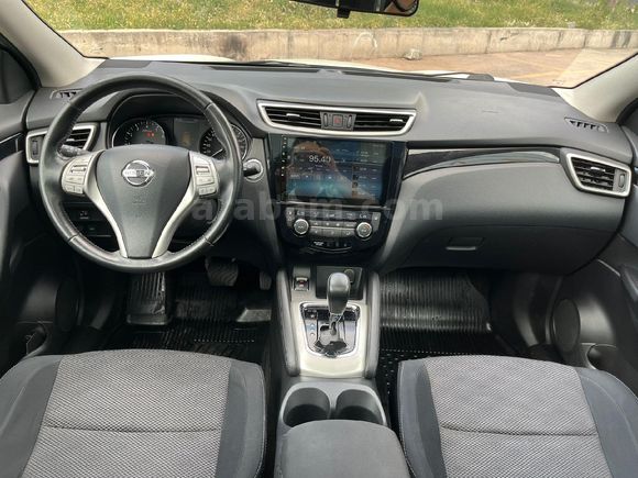 Sadece 62.000km // 2015 Qashqai 1.2 DIG-TEKNA SKYPACK // BOYASIZ