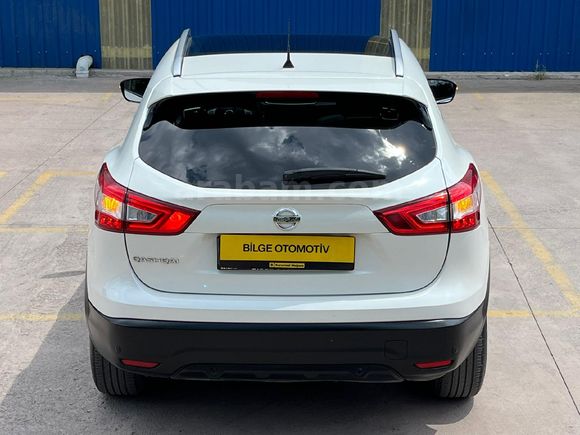 Sadece 62.000km // 2015 Qashqai 1.2 DIG-TEKNA SKYPACK // BOYASIZ