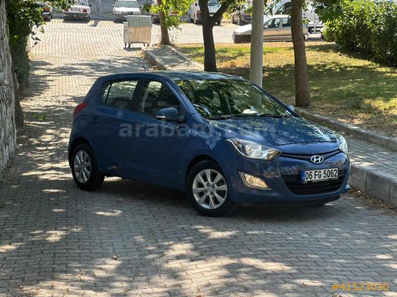 TAM OTOMATİK 2014 HYUNDAİ i20 1,4CVT SENSE 111,000KM G.G.KAMERA