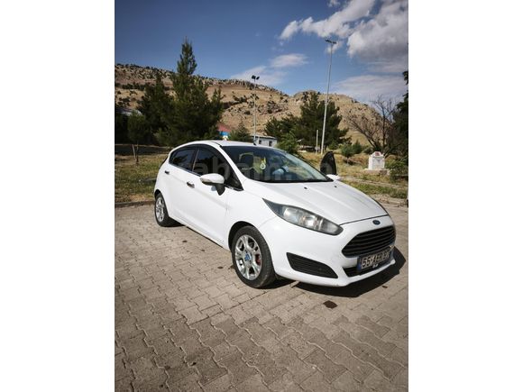 Memurdan Ford Fiesta 1.5 TDCi Trend X 2014 Model, Beyaz
