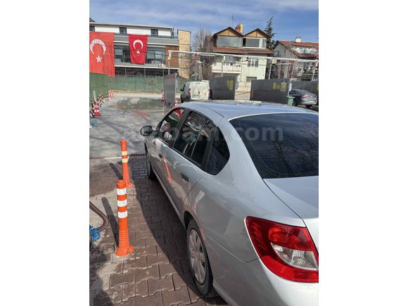 Memurdan temiz aile arabası Renault Symbol 1.5 dCi Authentique 2011 Model 