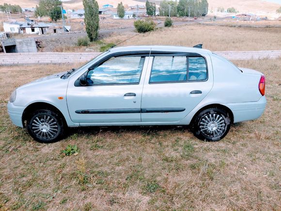 Sahibinden Renault Clio 1.4 RN 2000 Model