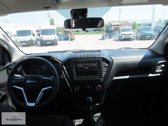 BÜYÜKSOYLU 'DAN 2021 MODEL ISIZU D MAX 1.9D V-GO 4X2 ÇİFTKABİN
