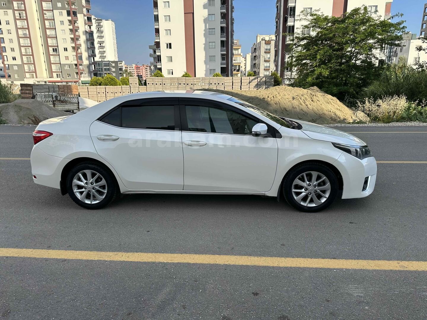 Galeriden Toyota Corolla 1.6 Advance 2015 Model Mersin 155.000 km Beyaz 4