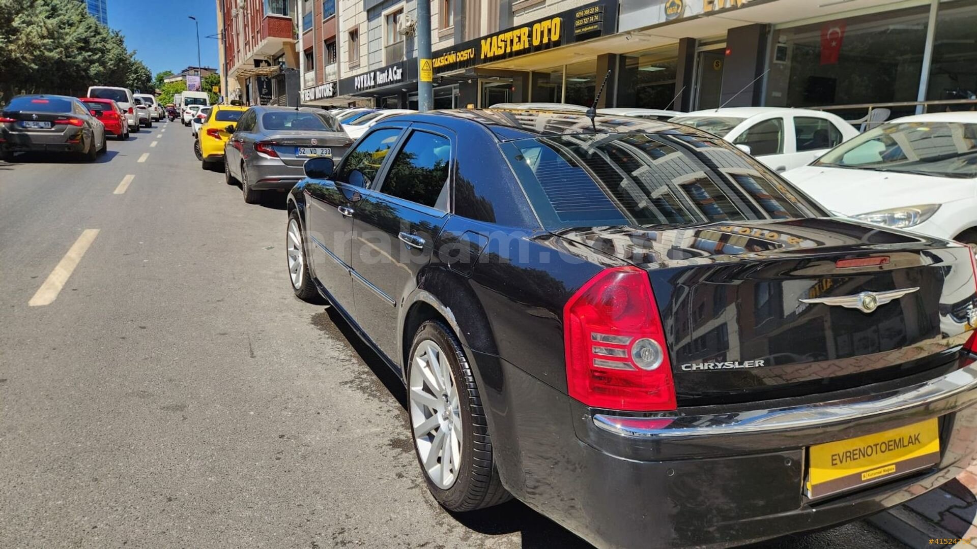 Galeriden Chrysler 300 C 3.0 CRD 2008 Model İstanbul 360.000 km Siyah 2