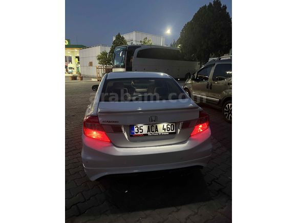 Sahibinden Honda Civic 1.6i VTEC Eco Elegance 2013 Model 