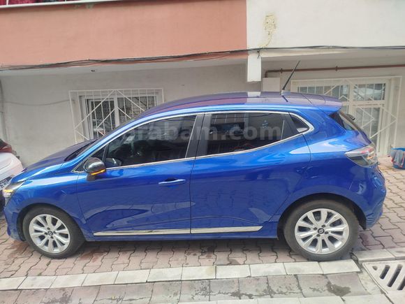 Sahibinden Renault Clio 1.0 TCe Evolution 2024 Model  13.000 km Mavi (metalik)