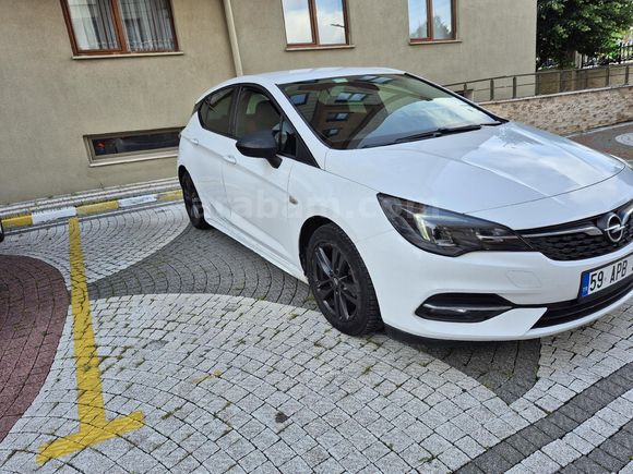 Sahibinden Opel Astra 1.2 T özel seri 2020 Model  94.000 km Beyaz