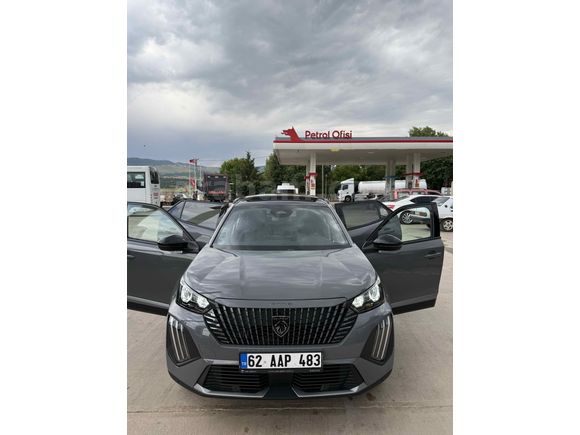 Sahibinden Peugeot 2008 1.2 Hybrid Allure 2026 Model  3.000 km Gri (titanyum)