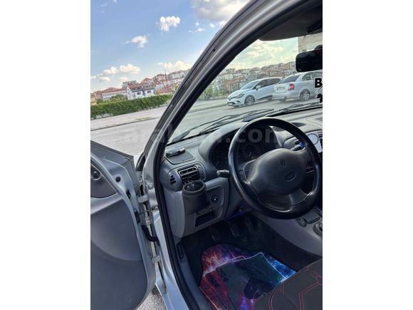 Sahibinden Renault Clio 1.4 RNA 2000 Model 
