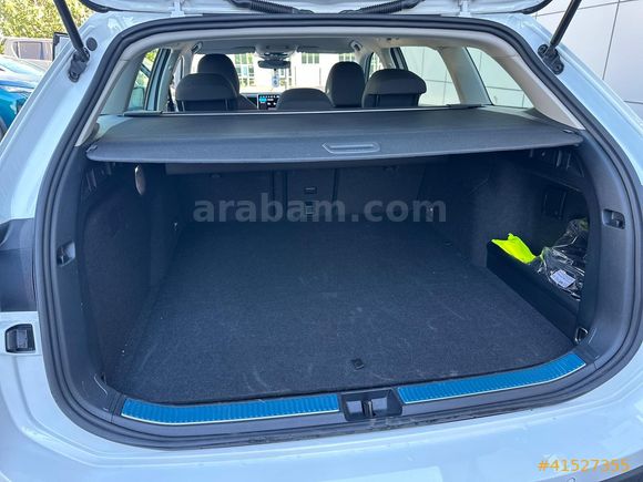 2025 PASSAT HATASIZ 1.5 e-TSI Hybrid 17 BİN KM