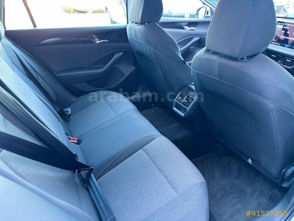 2025 PASSAT HATASIZ 1.5 e-TSI Hybrid 17 BİN KM