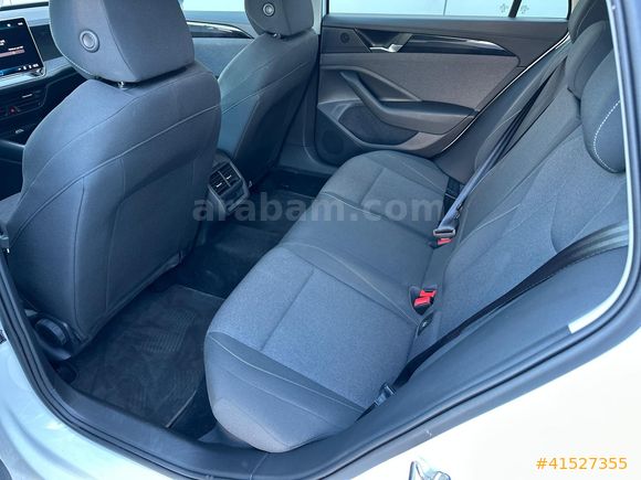 2025 PASSAT HATASIZ 1.5 e-TSI Hybrid 17 BİN KM