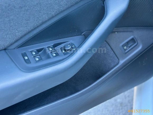 2025 PASSAT HATASIZ 1.5 e-TSI Hybrid 17 BİN KM