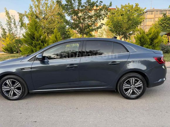 Sahibinden Renault Megane 1.3 TCe Touch 2023 Model 