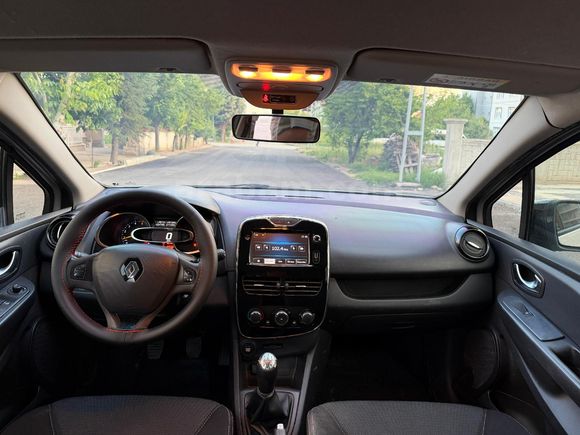 Renault Clio 1.5 dCi Touch 2015 Model