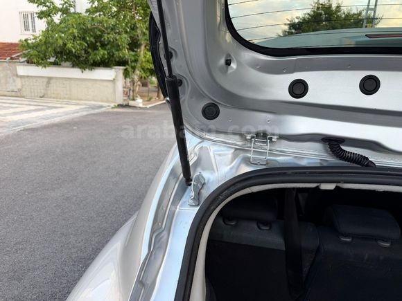 Renault Clio 1.5 dCi Touch 2015 Model
