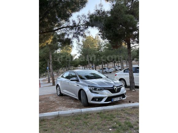 Sahibinden Renault Megane 1.5 dCi Touch 2018 Model  230.000 km Gri