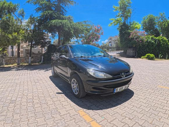 Sahibinden Peugeot 206 1.4 XR 2000 Model otomatik  vites 216 km Siyah