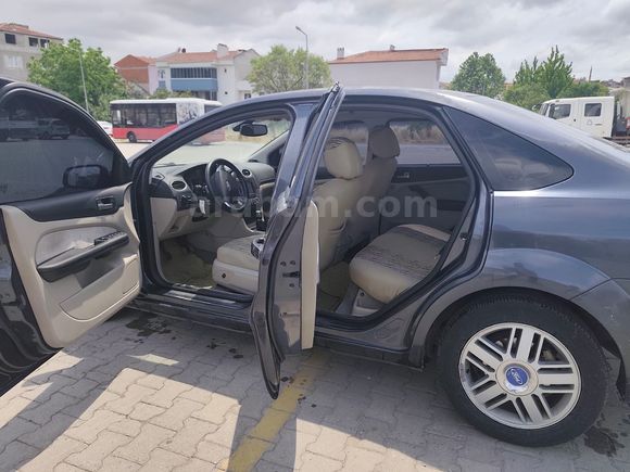 Sahibinden Ford Focus 1.6 Ghia 2006 Model 
