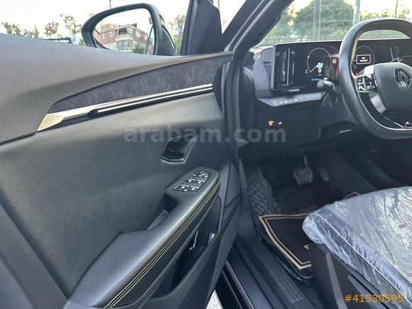 AS OTOMOTİV DEN 2023 RENAULT MEGANE E- TECH 218 HP TECHNO
