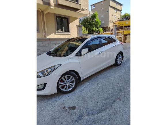 Sahibinden Hyundai i30 1.6 CRDi Elite 2012 Model  257.000 km Beyaz