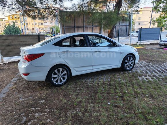 Sahibinden Hyundai Accent Blue 1.4 CVVT Mode Plus 2012 Model